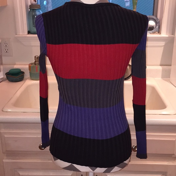 Color-paneled Top! - Picture 3 of 5